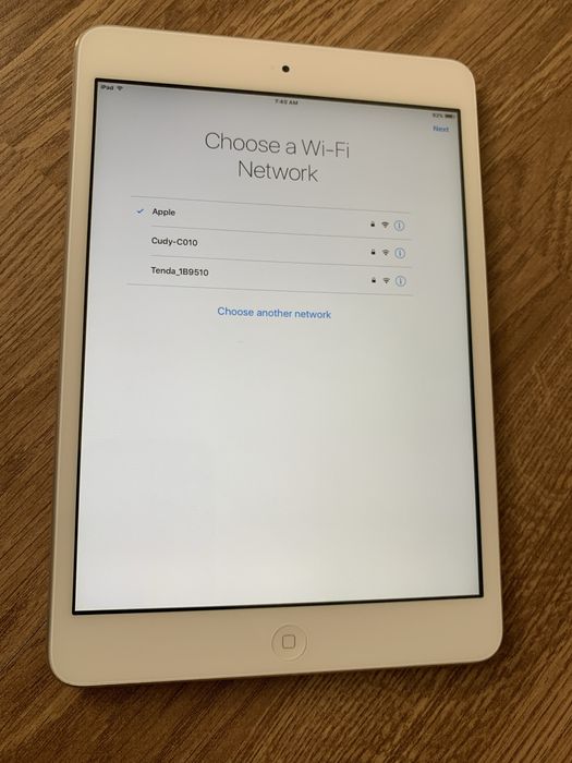 Doua Tablete Apple Mini iPad model A1455-A1432 pentru piese .