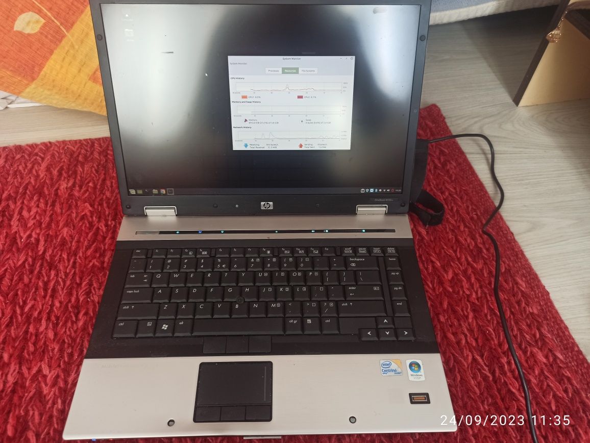 3 laptop, 2 Toshiba și 1 HP