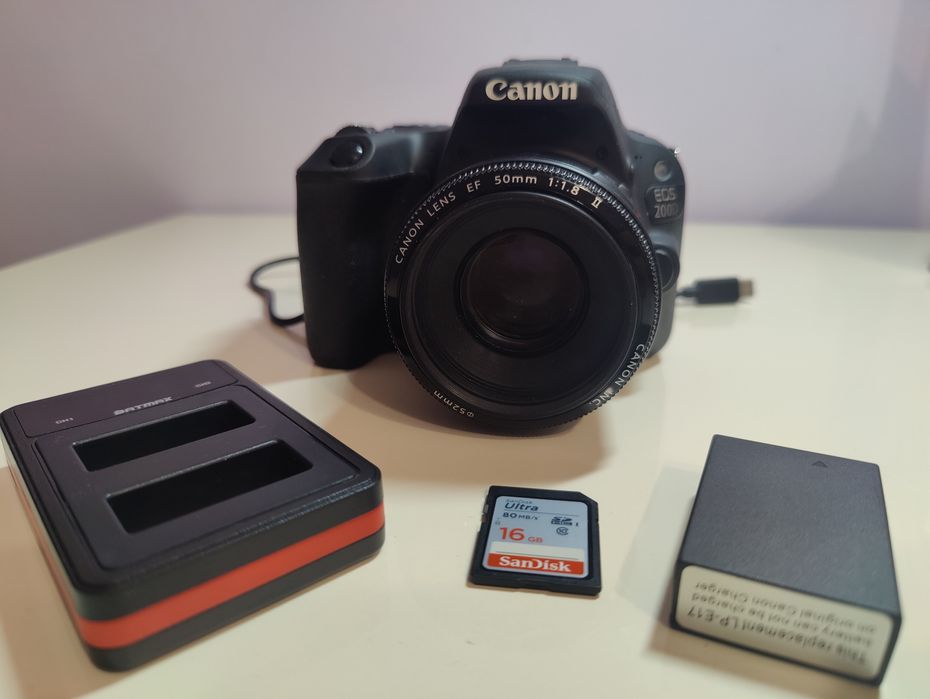 Canon EOS 200D-Aparat foto DSLR