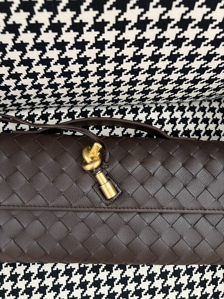 Чанта по модел на Bottega Veneta