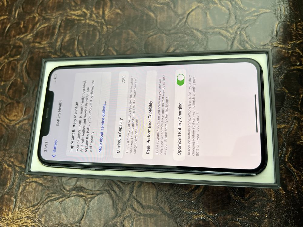 Продам IPhone 11 pro max 256 g bat 72%