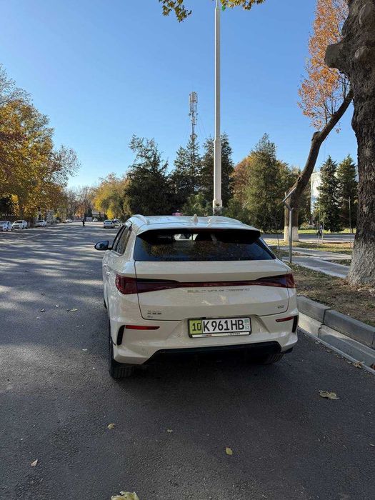 Продаю Byd E2 2023 цвет Золотисто - бежевый