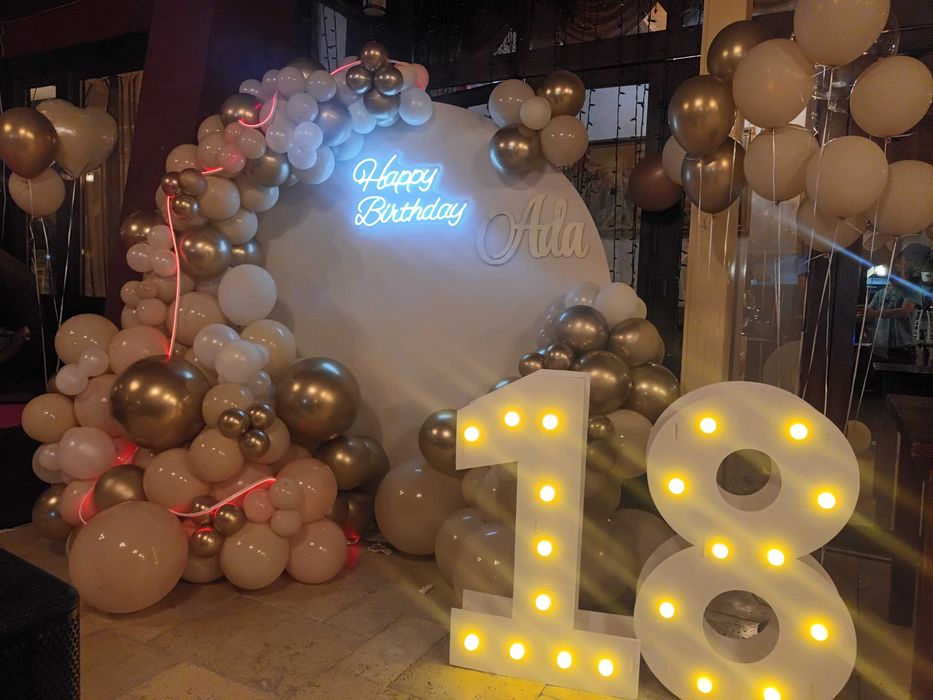 Aranjamente baloane majorat Arcada 18 ani Decor aniversare/zi nastere