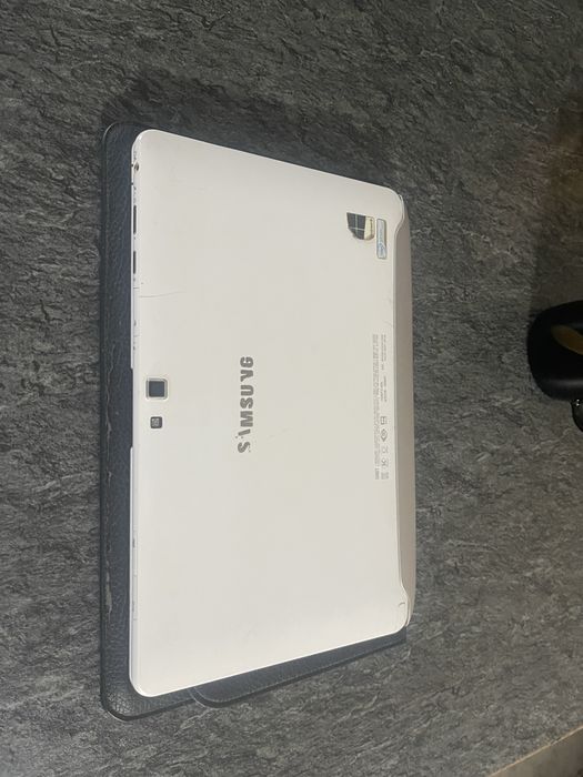 Продаю ноутбук-планшет Samsung ATIV Smart PC в хорошем состоянии