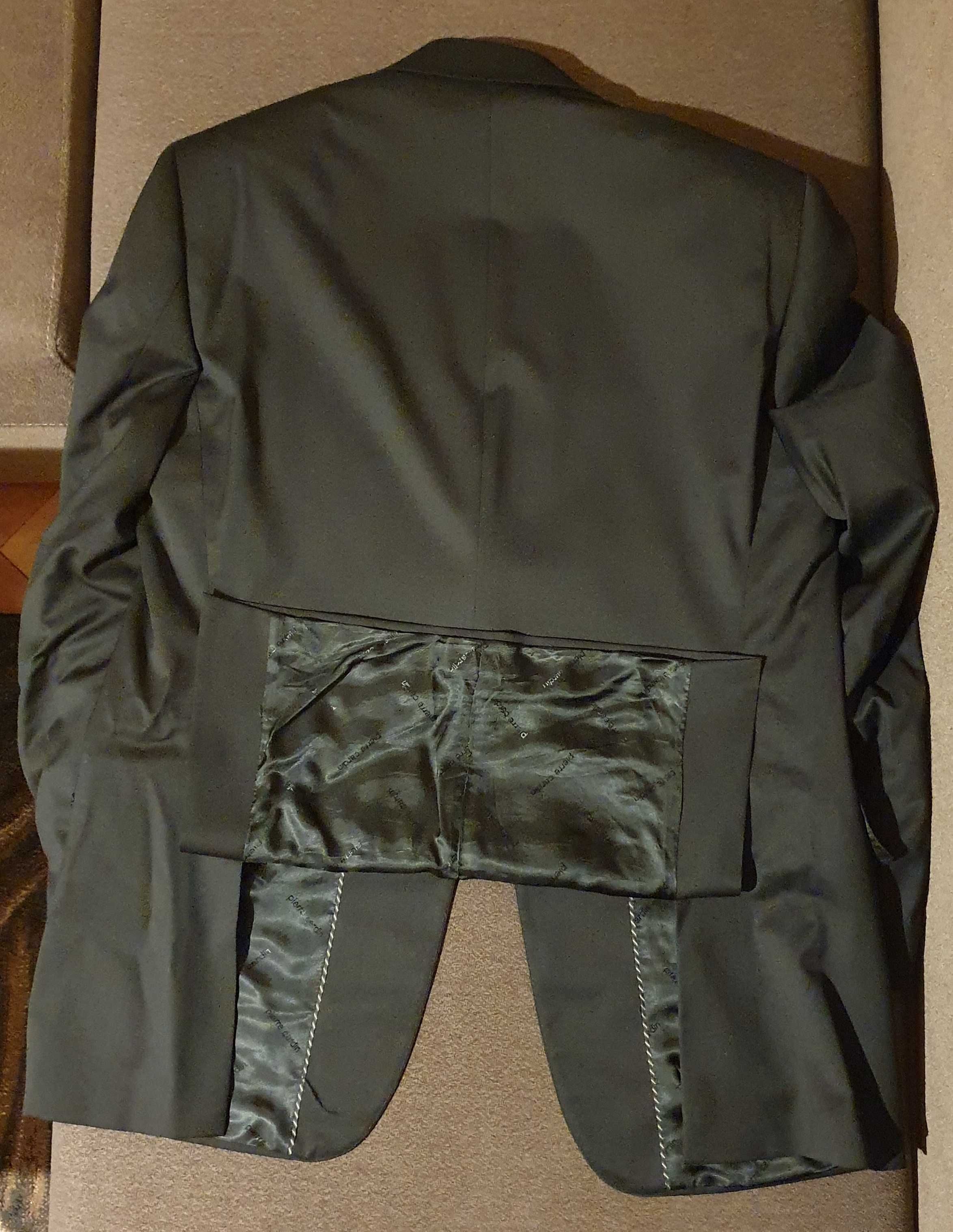 Костюм Pierre Cardin, в перфектно състояние (носен веднъж).