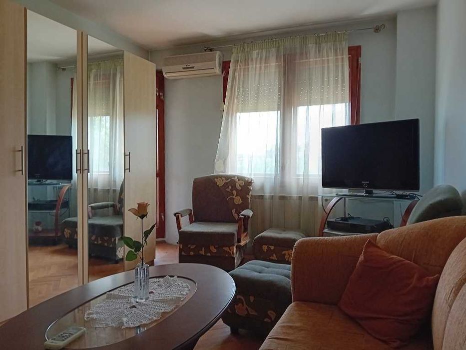 Дава се под наем Тристаен апартамент в София, Банишора - 130 кв.м за 700 € - Снимка #13