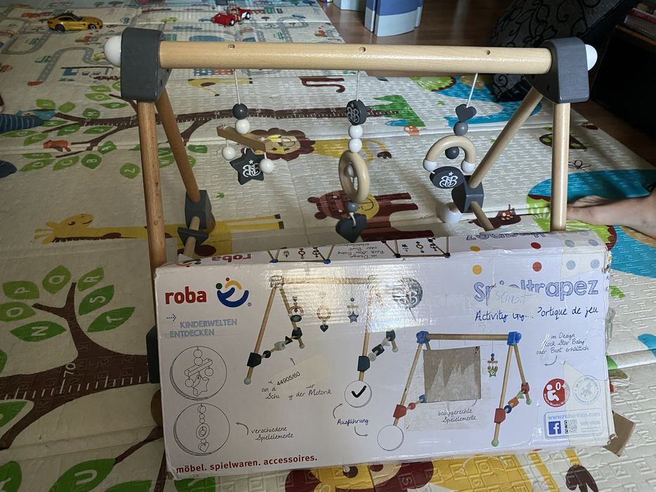 Trapez joaca bebelusi