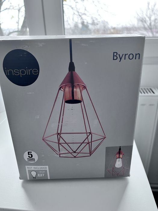 Vand 2 bucatii de lustra