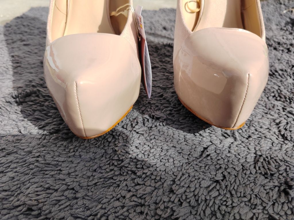 Pantofi Zara cu toc înalt cream