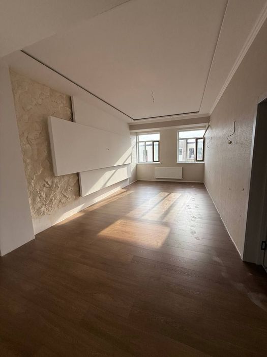 2xonalik 8qavatlik yangi gʻishtli uyning 8qavatida, eski tsum oldida,