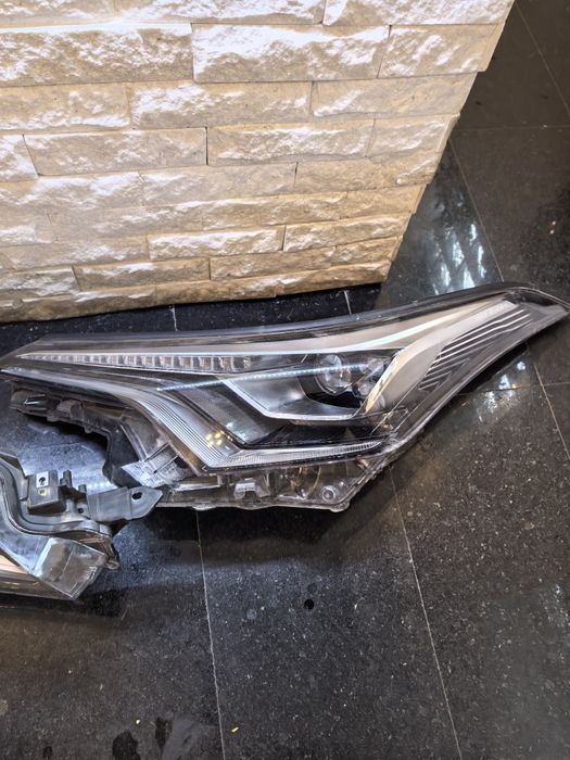 Far stanga dreapta Toyota chr ch-r full led