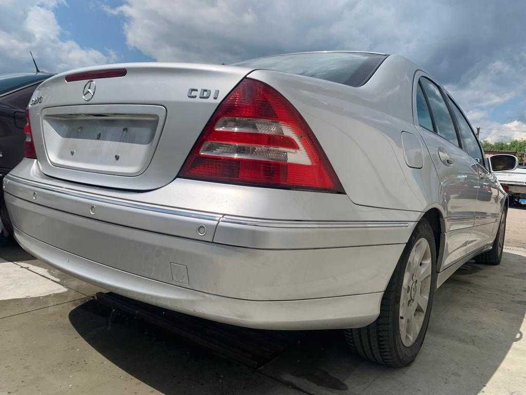 Dezmembrez mercedes c class w203 facelift c270 cdi/c220/bara fata w203