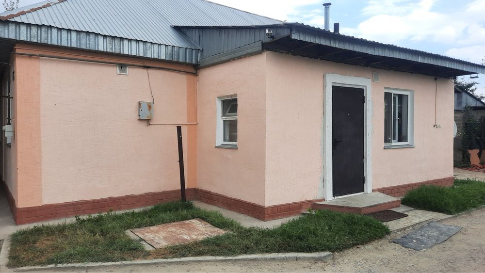 Дом из красного кирпича