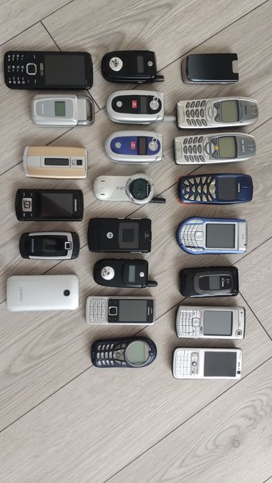 Lot telefoane vechi cu butoane nokia 8800 arte samsung maxcom alcatel