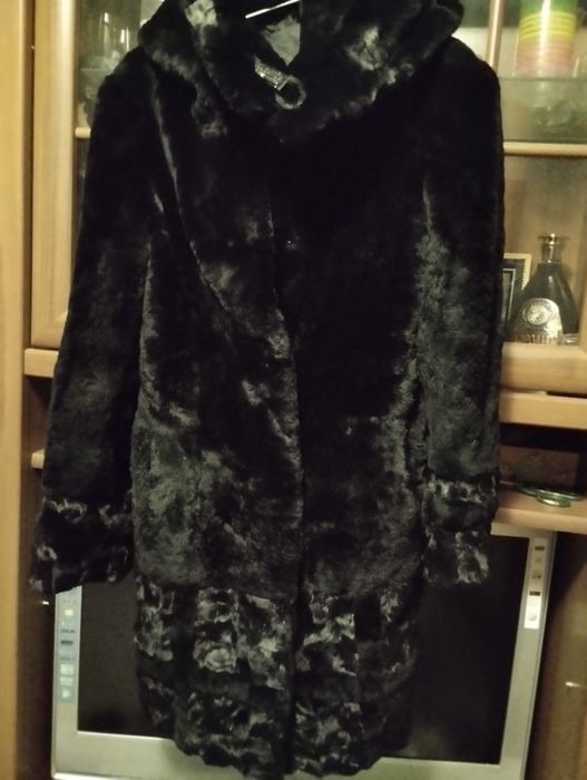 Шуба цигейковая с норковыми вставками.