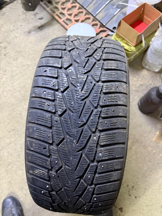 Продам резину зимнюю 245/50 r18