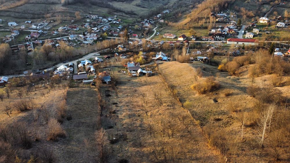 Teren intravilan 2944mp + Casa batraneasca