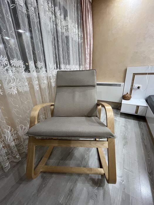 Люлеещ се стол с дървена рамка