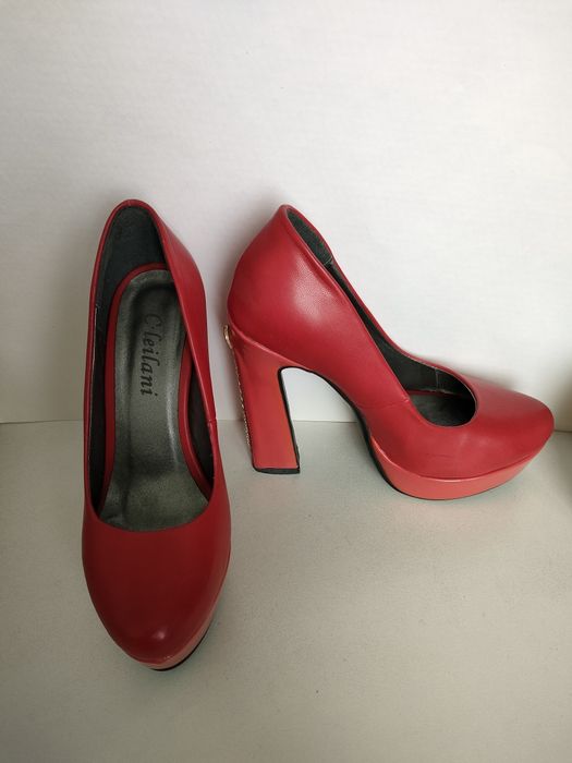 Продам красные туфли, 35 размер