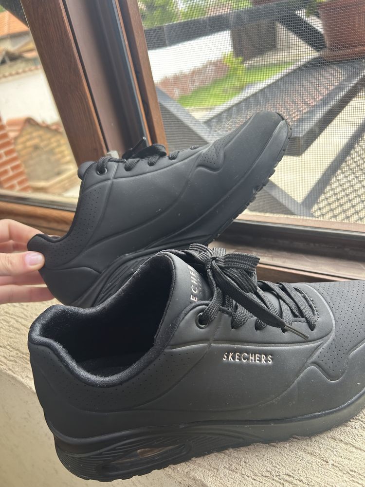 SKECHERS Обувки UNO черни