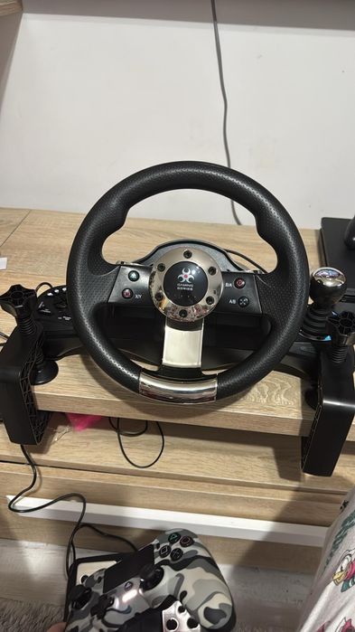 Vand ps4 plus volan gaming schimb cu trotineta