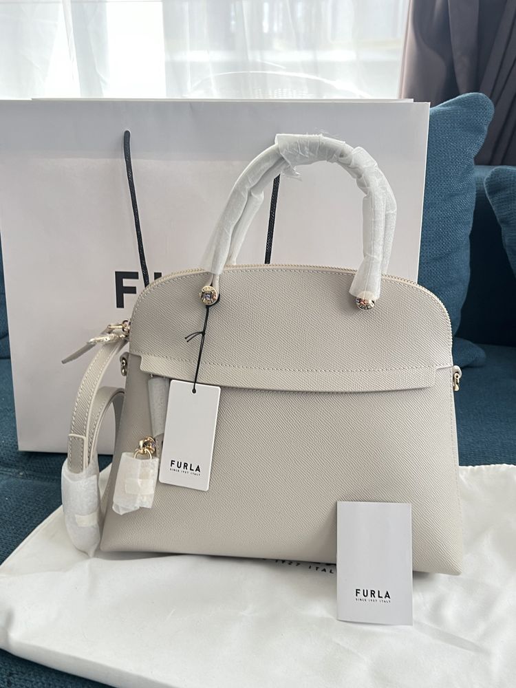 Furla Classic в бяло и зелено.100%оригинал..Със сериен номер,етикети