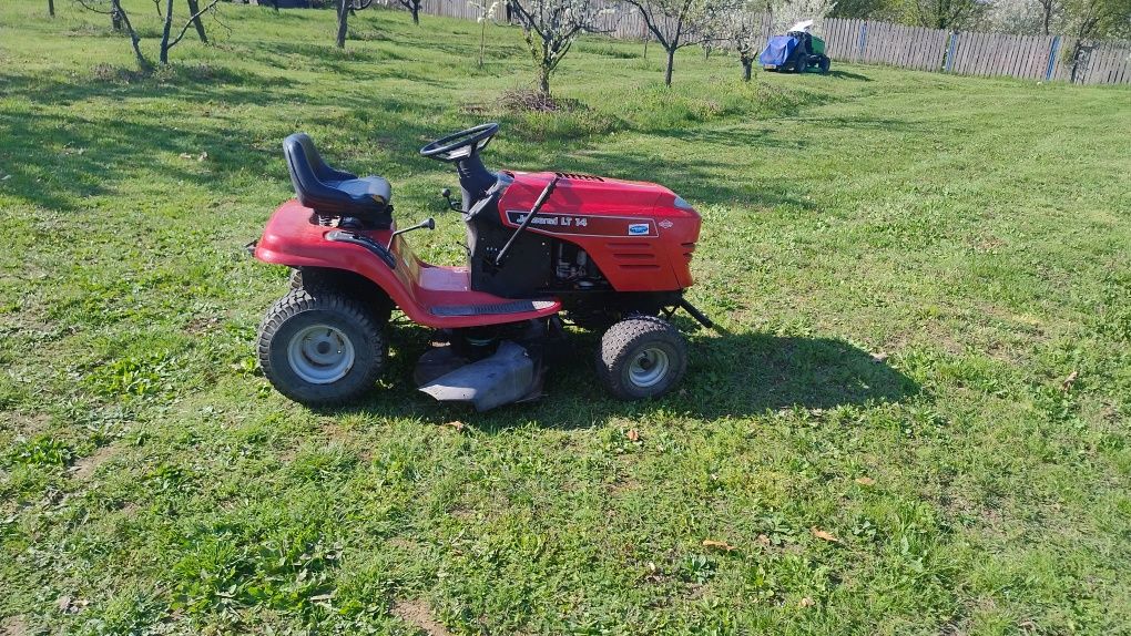 Tractoras tuns iarba Jonsered LT14