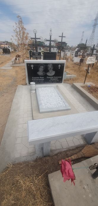 Памятники на кладбище