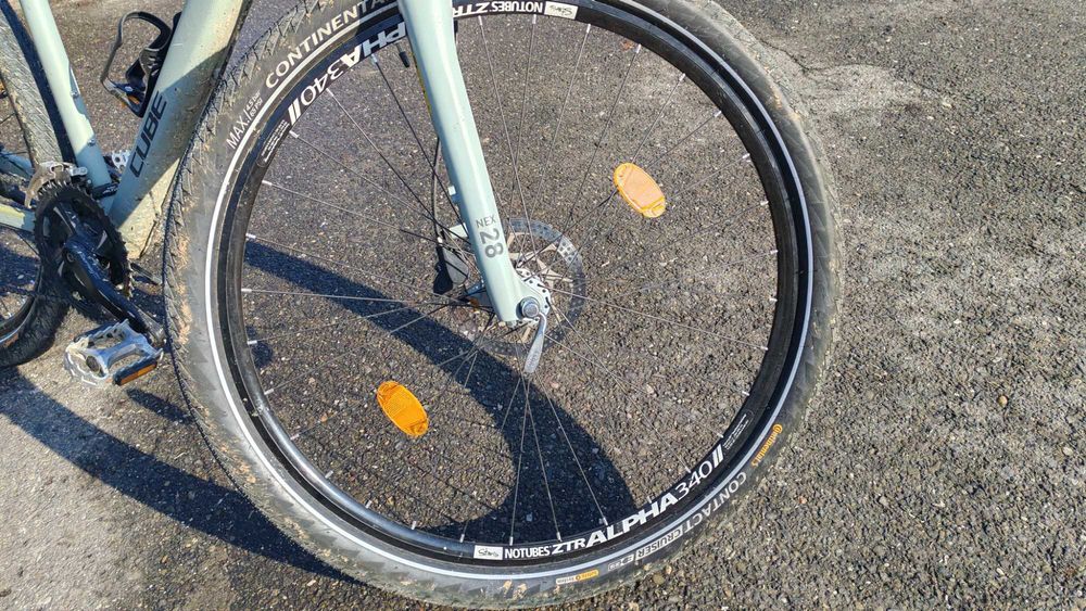 Bicicleta Cube touring pro