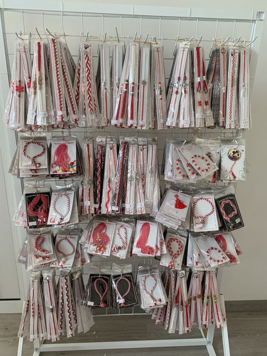 На едро!Нови!Стелаж с мартеници с Топ модели  на едро