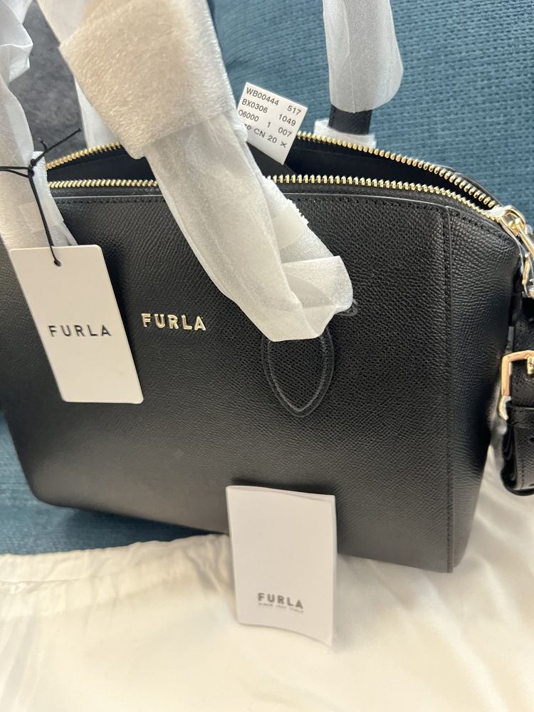Furla Minerva в черно и розово.100%ориг,със сериен номер,етикети