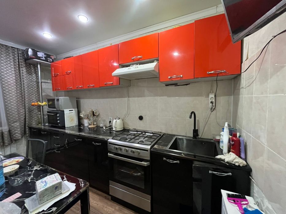 Срочно продам гарнитур кухонный