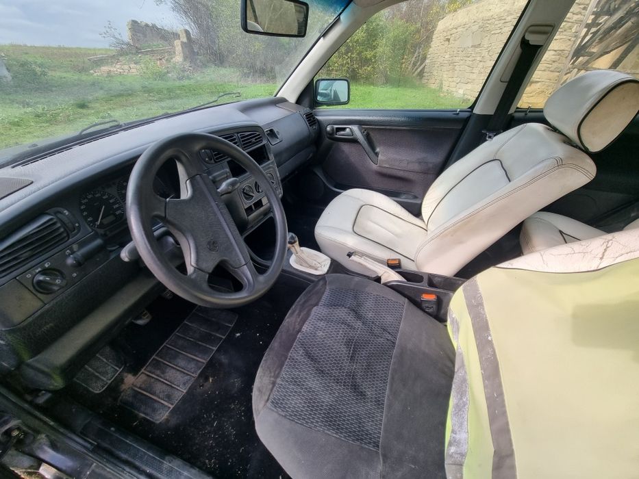 VW Vento 1.8 на части