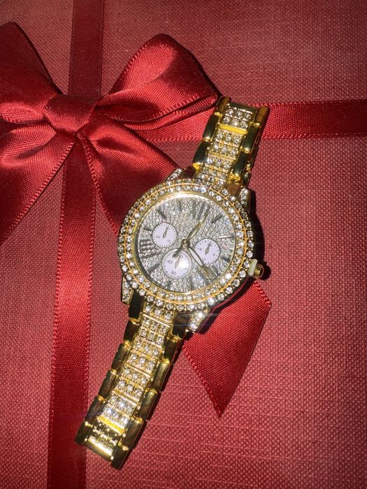 Часовник с гривна