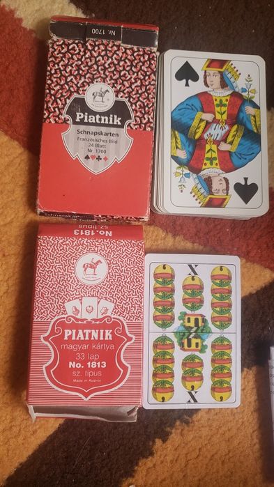 Vand  2 seturi carti de joc