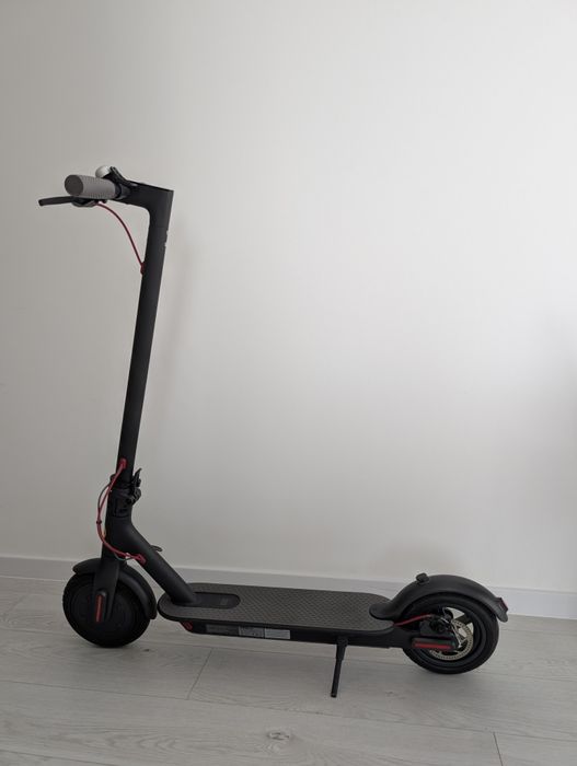 Vând trotineta electrica Xiaomi M365 în stare excepțională