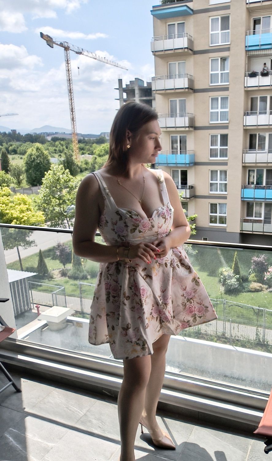 O rochie, sarafan, rochie delicată