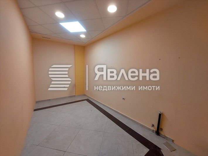 Търговски обект в идеалния център на града