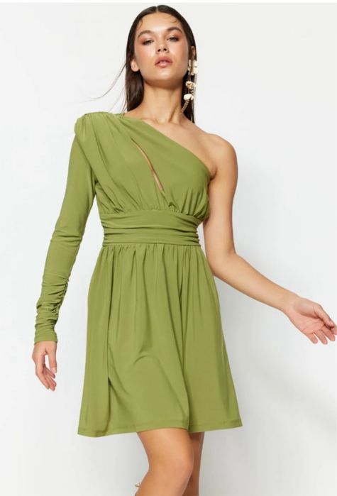 Зелена рокля с един ръкав