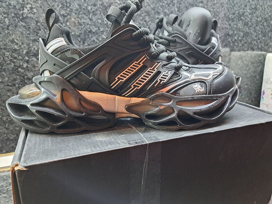 Продавам тези чисто нови мъжки маратонки закупени от Германия оригинал