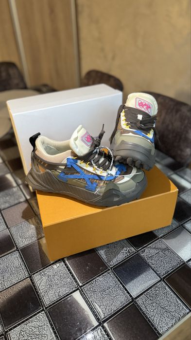 Off-White ODSY-1000 Sneakers/Adidasi  – mărimea 43 – Noi