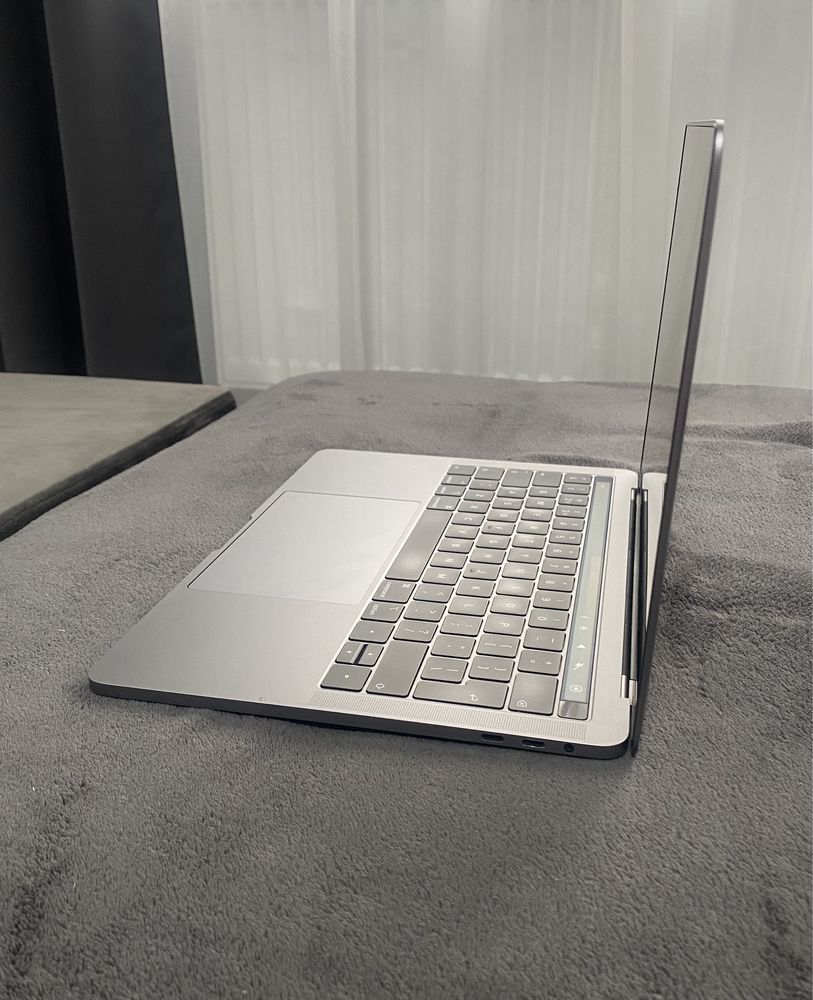 Apple MacBook Pro ca NOU, 13" i5 2019,16Ram,512 SSD,1 ciclu