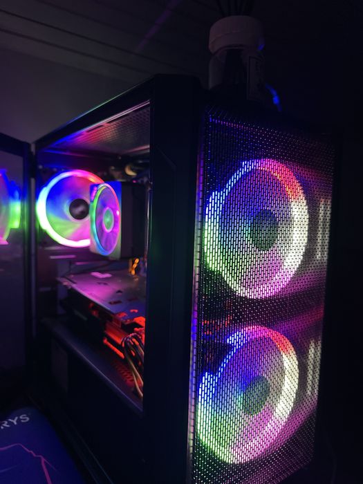 Vând pc gaming Ryzen 7 placa video NIVIDIA RTX 1070