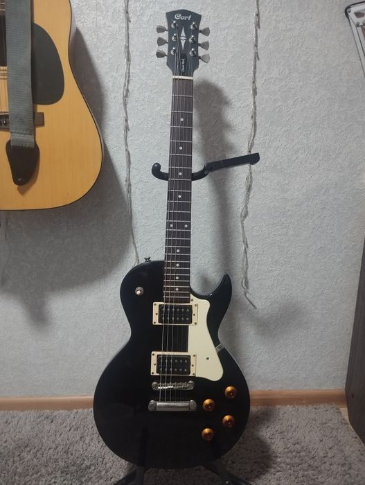 Продам электрогитару cort classic rock 100 в отличном состоянии