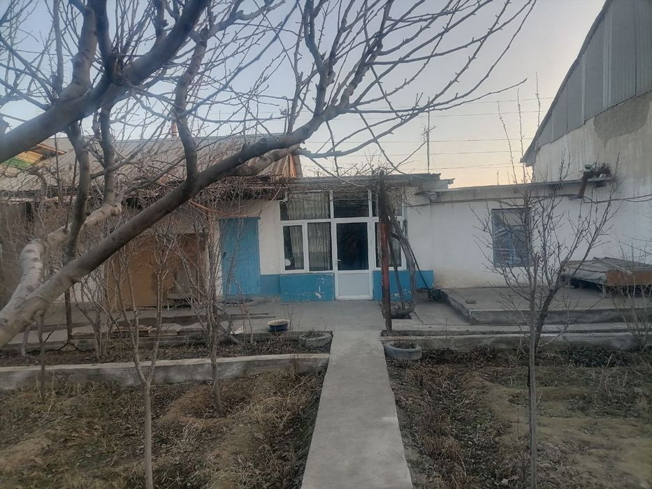 Tinchlik Deponi oldida dala hovli obmen