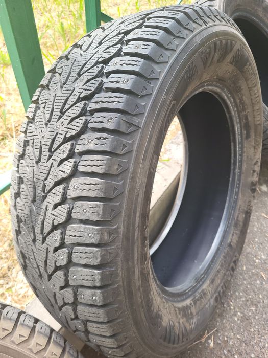 Шины зимние почти новые