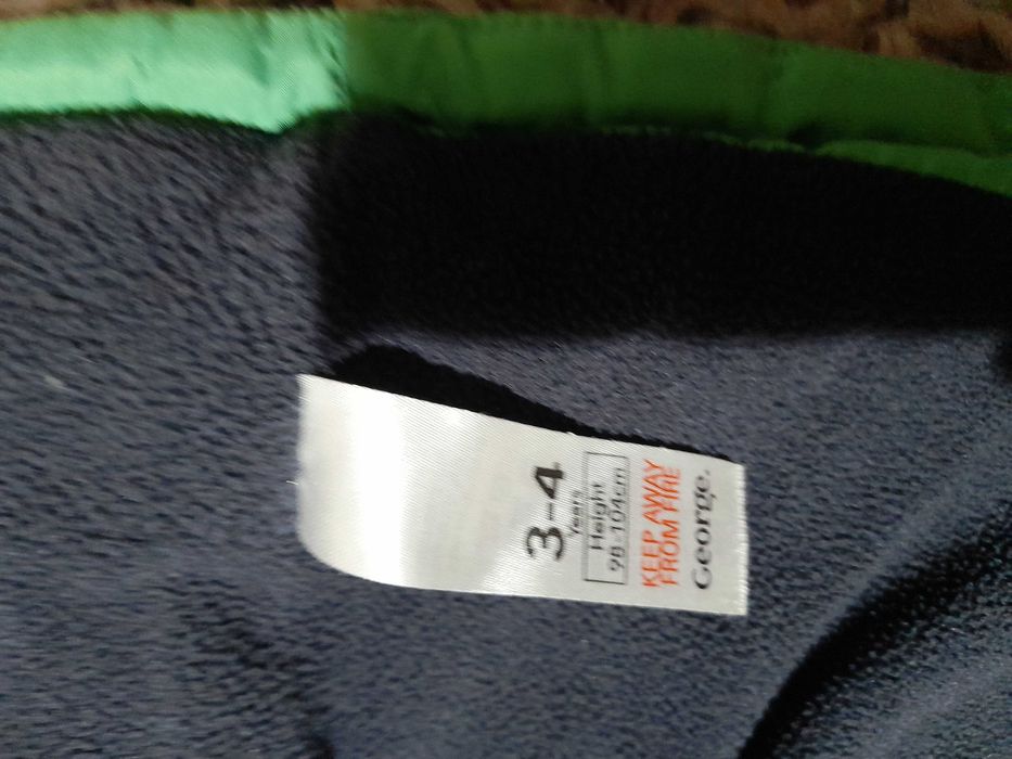 Vesta baieti George ,marimea 3-4