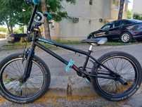 Vând bmx prism de culoare neagra