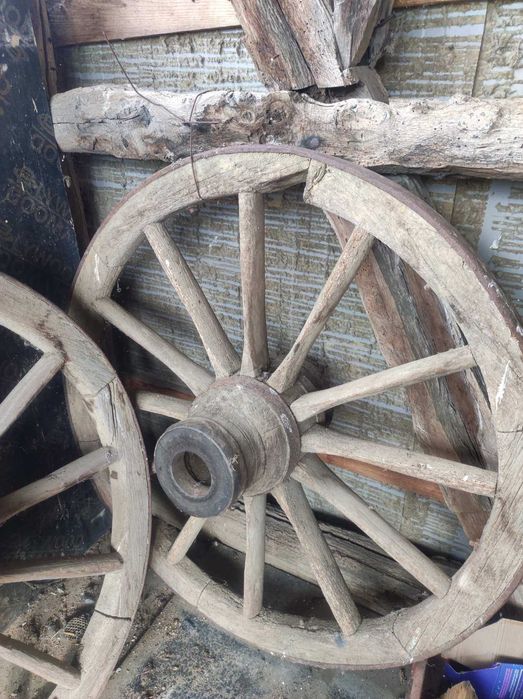 Стари колела от каруца