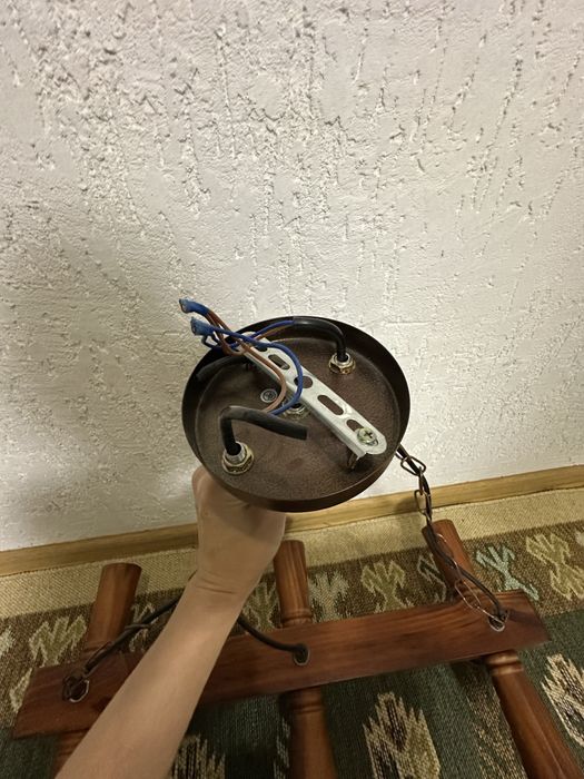 Продам деревяную люстру